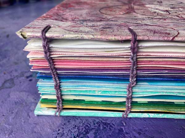 Bundansicht des Buches.