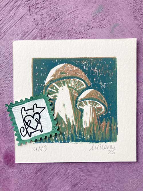 Gruppenfoto von Mausita mit Herz und Pilzen in Grüntönen gehalten.